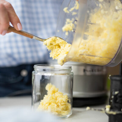 Mincing garlic