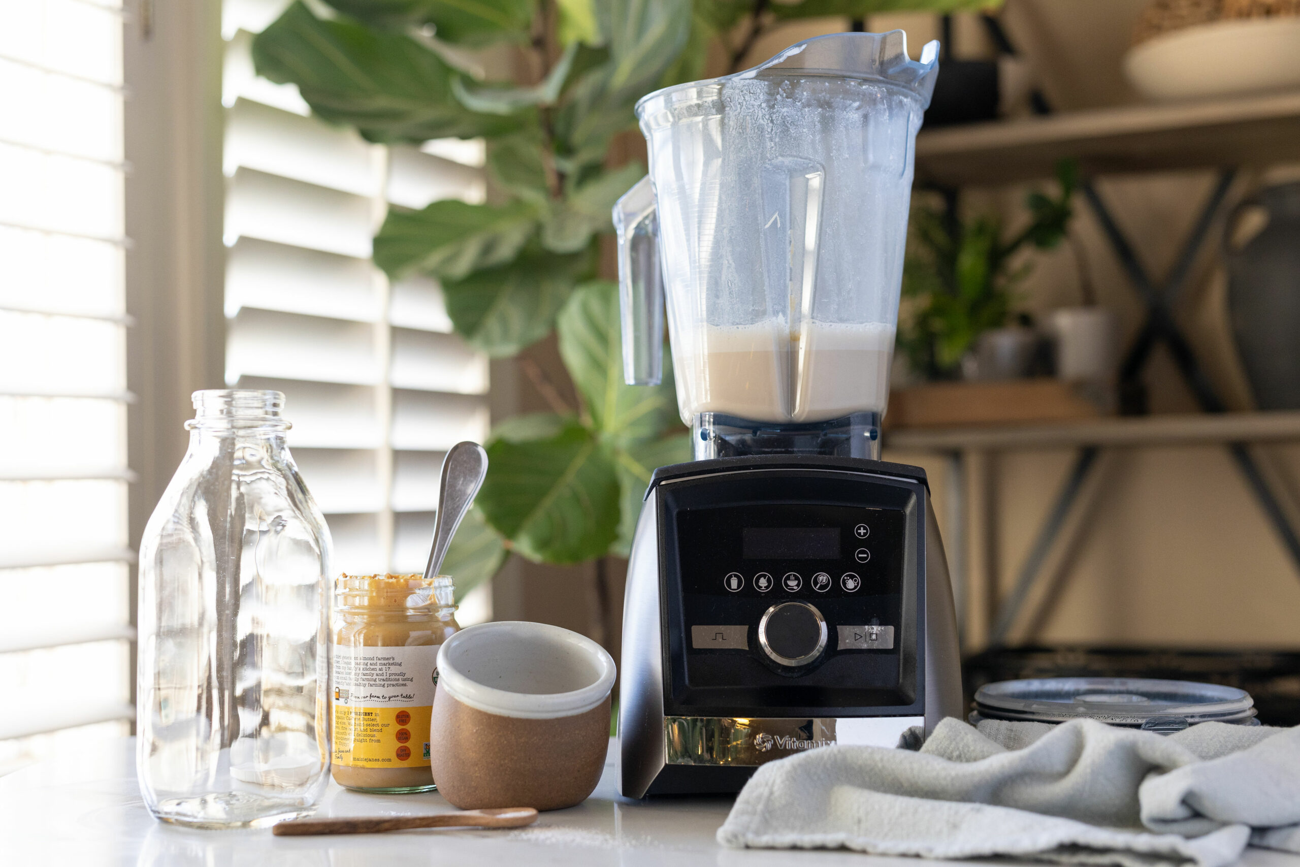 Fast almond milk