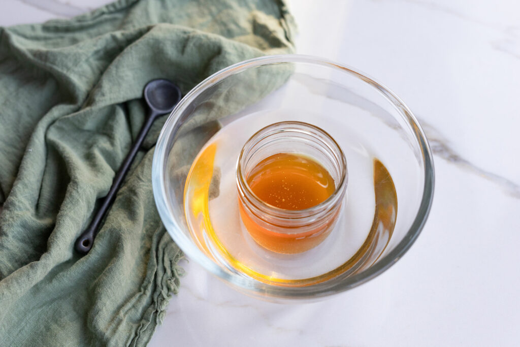 Decrystallizing honey