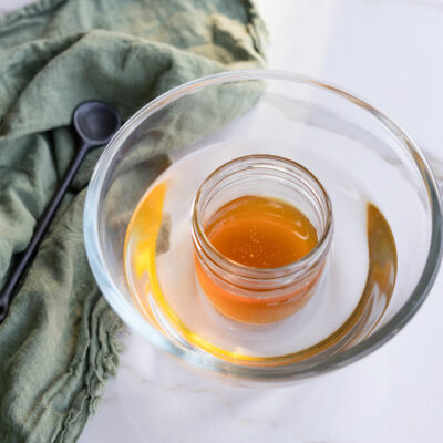 Decrystallizing honey